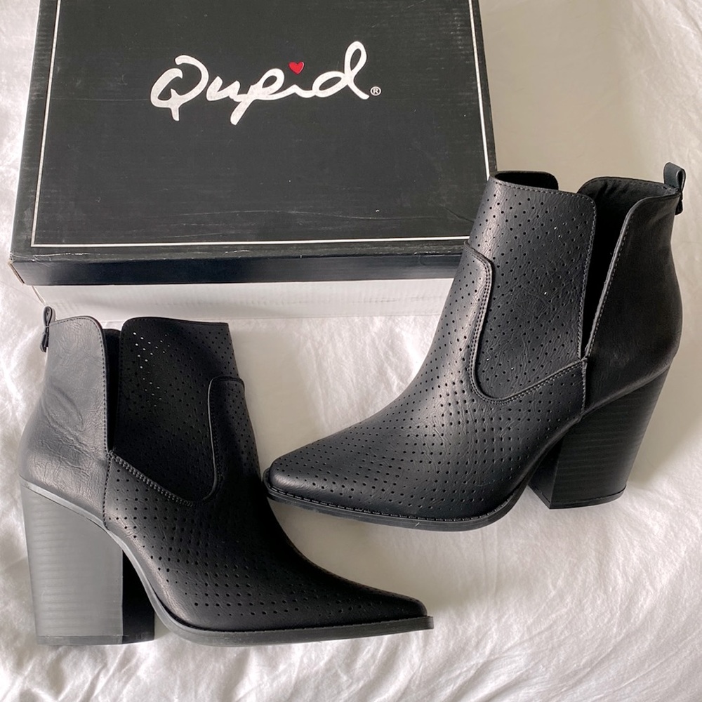 New Qupid Black Heeled Boots.